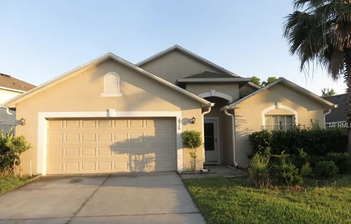 456 Oak Avenue — exterior